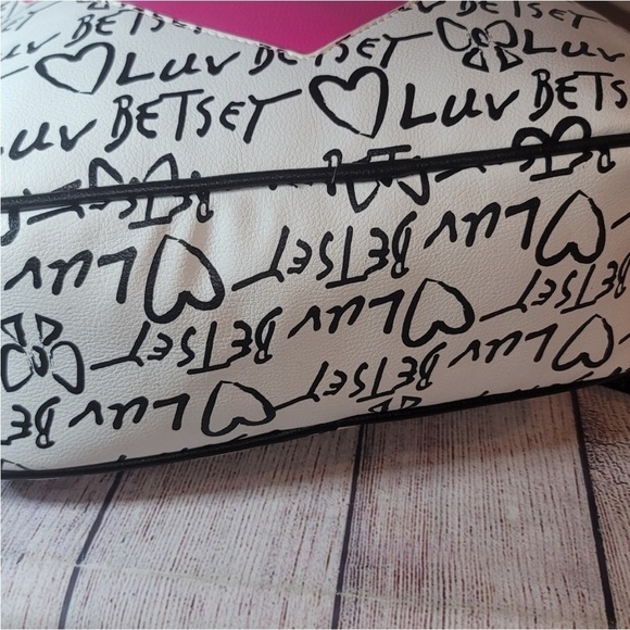 Betsey Johnson LUV Heart Backpack Hot Pink White Black - Picture 12 of 16